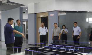 青岛高新区管委、高实集团领导一行莅临成都申威考察调研